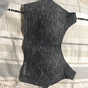 Cute back! Awesome support!